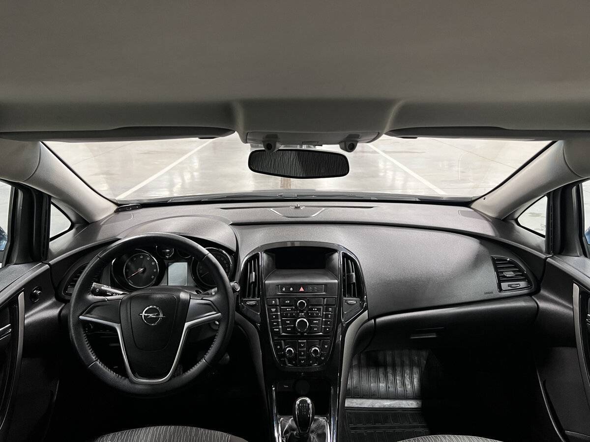 Opel Astra с пробегом — 2013 год. Фото: #13