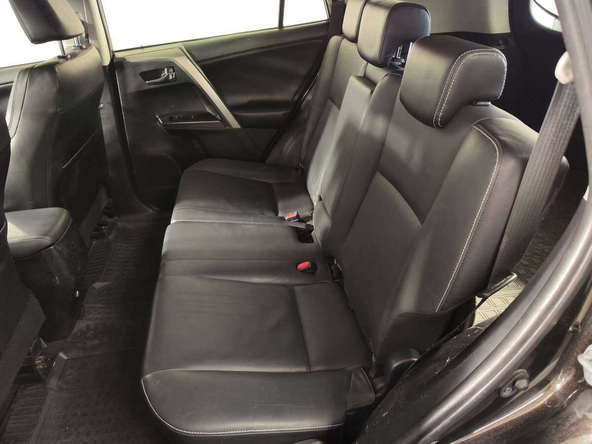 Toyota RAV4 с пробегом — 2015 год. Фото: #6