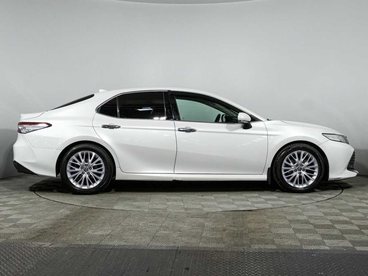 Toyota Camry с пробегом — 2018 год. Фото: #3