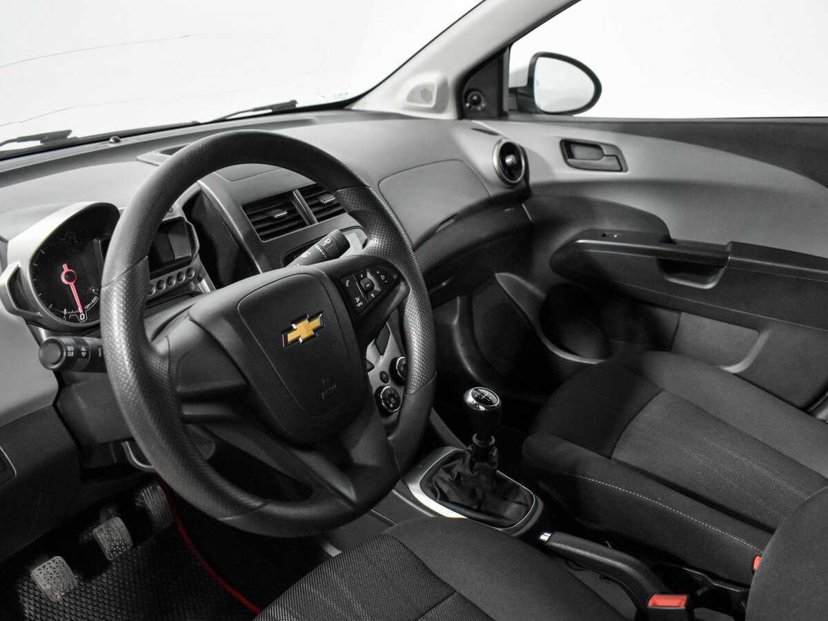 Chevrolet Aveo с пробегом — 2014 год. Фото: #7