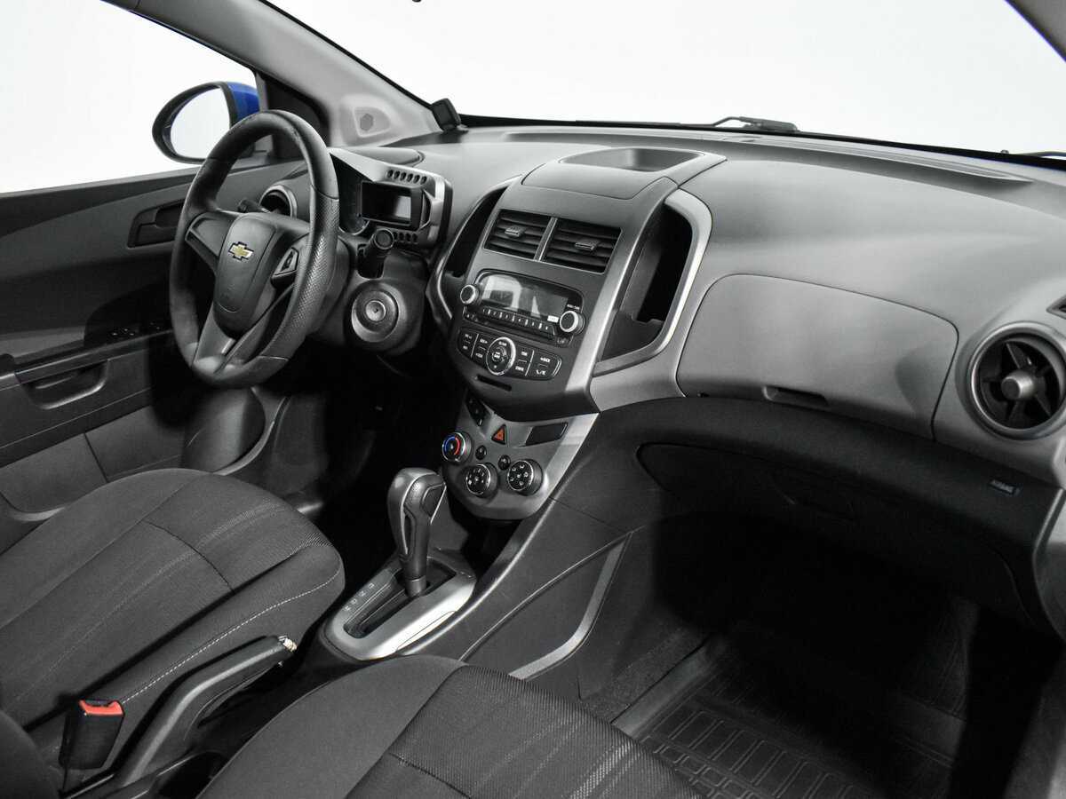 Chevrolet Aveo с пробегом — 2012 год. Фото: #12
