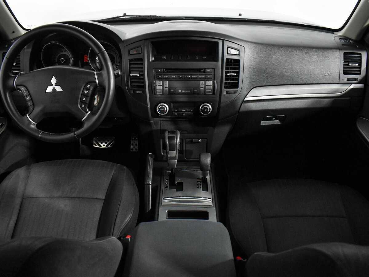 Mitsubishi Pajero с пробегом — 2013 год. Фото: #12