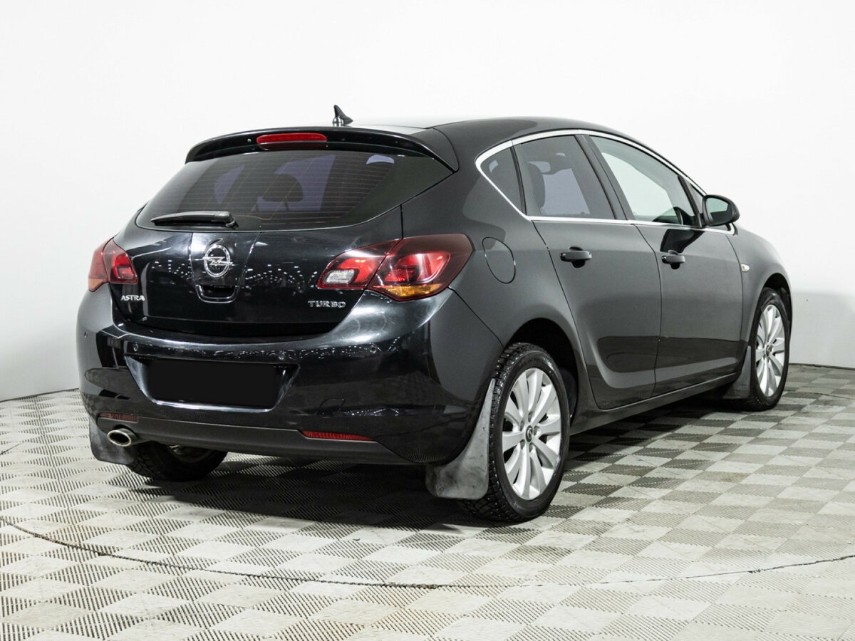 Opel Astra с пробегом — 2012 год. Фото: #4