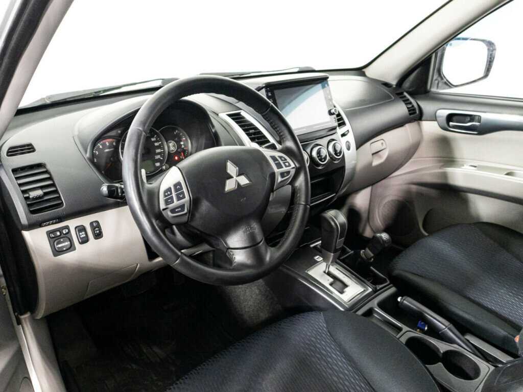 Mitsubishi Pajero Sport с пробегом — 2014 год. Фото: #10