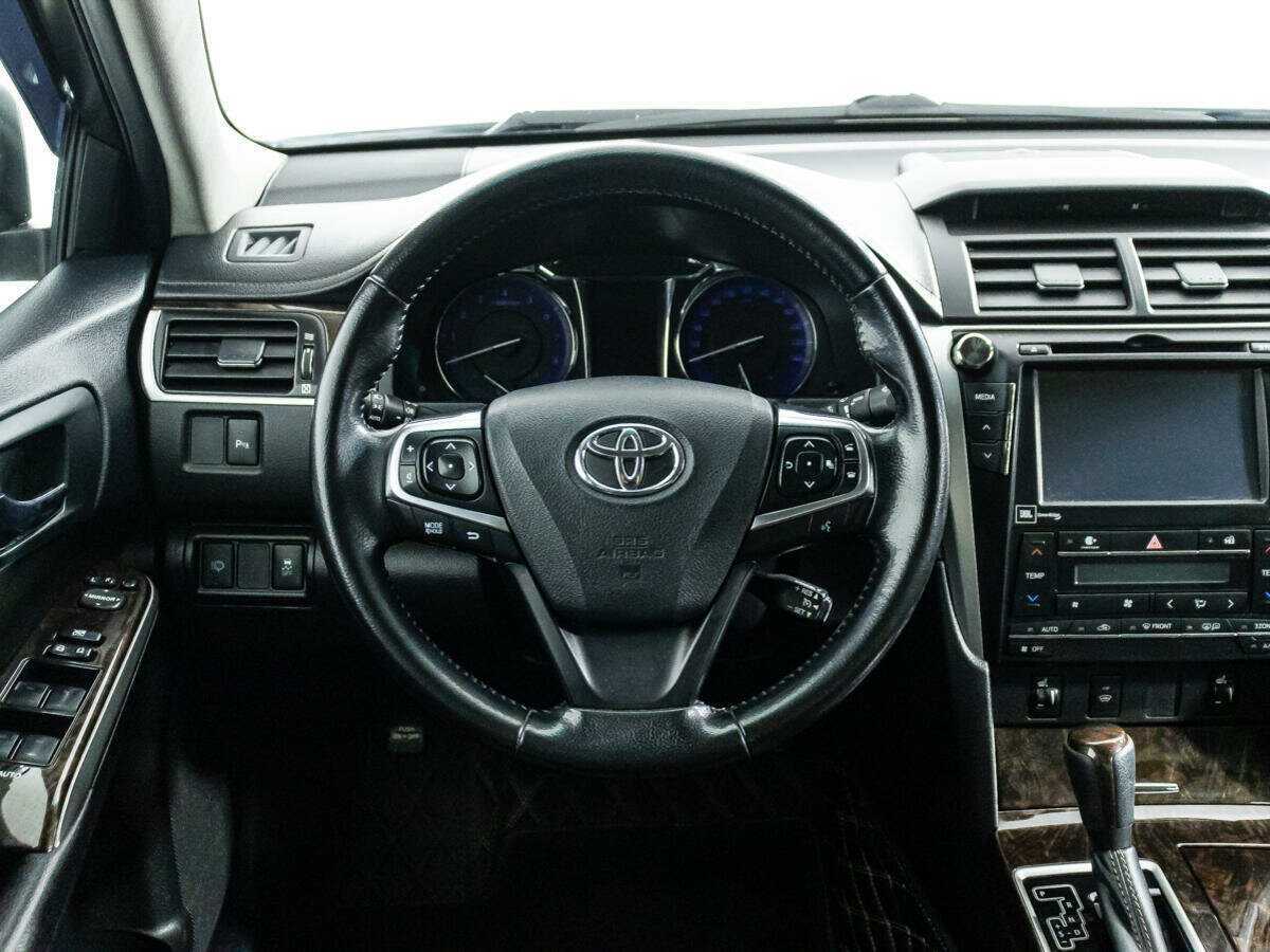 Toyota Camry с пробегом — 2017 год. Фото: #18