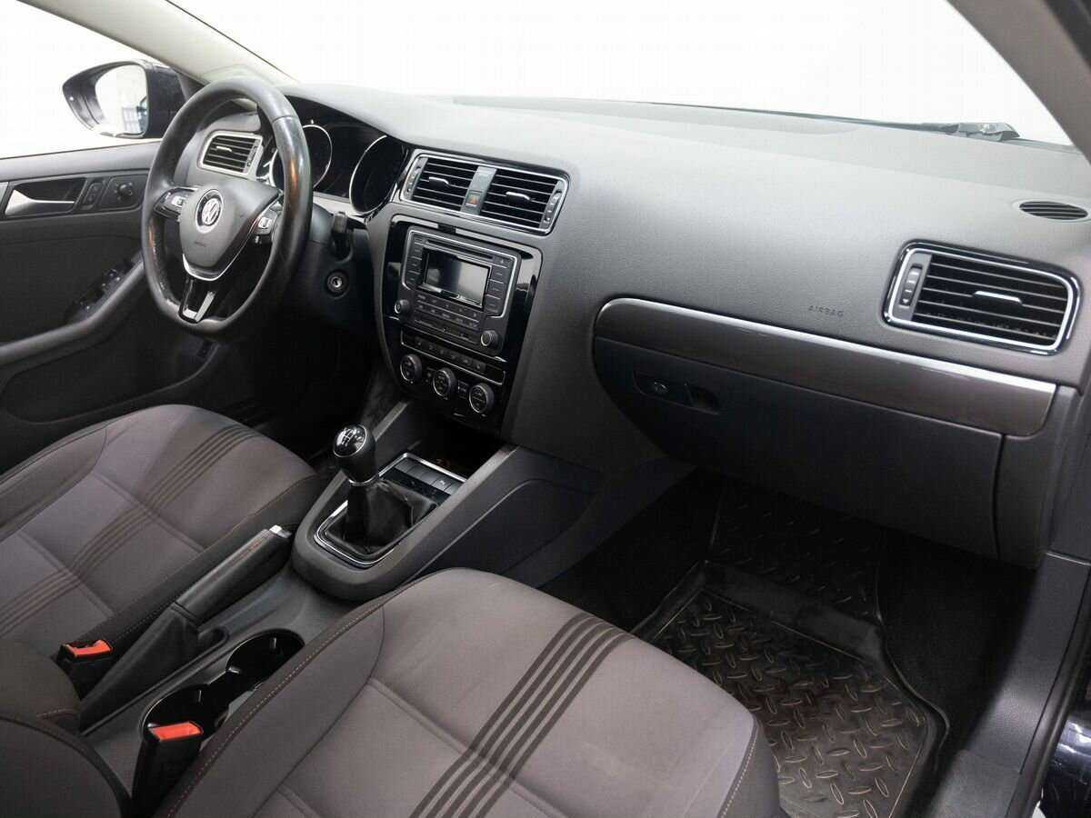 Volkswagen Jetta с пробегом — 2016 год. Фото: #9