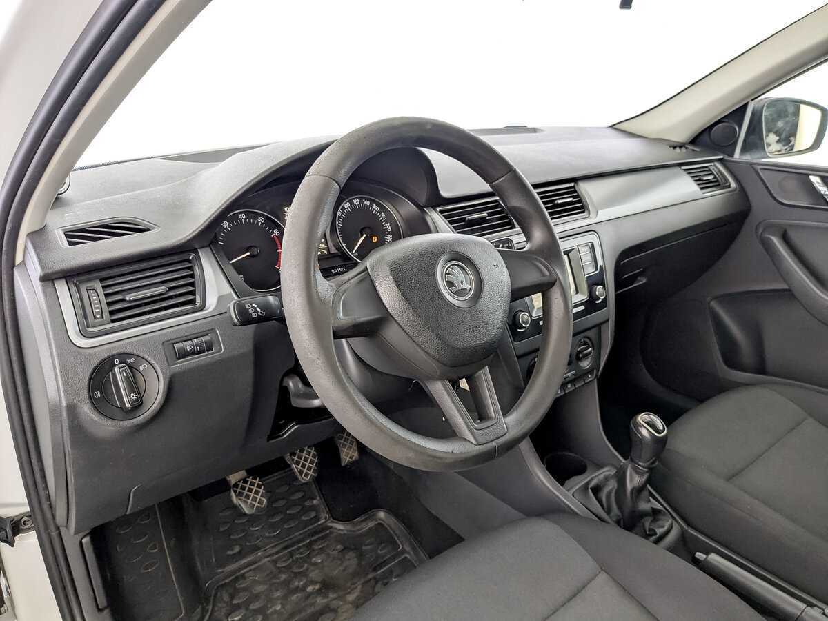 Skoda Rapid с пробегом — 2017 год. Фото: #15