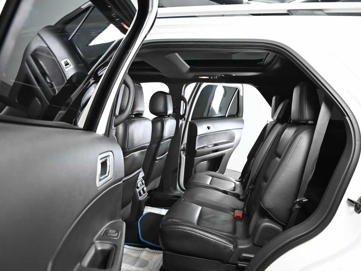 Ford Explorer с пробегом — 2012 год. Фото: #13