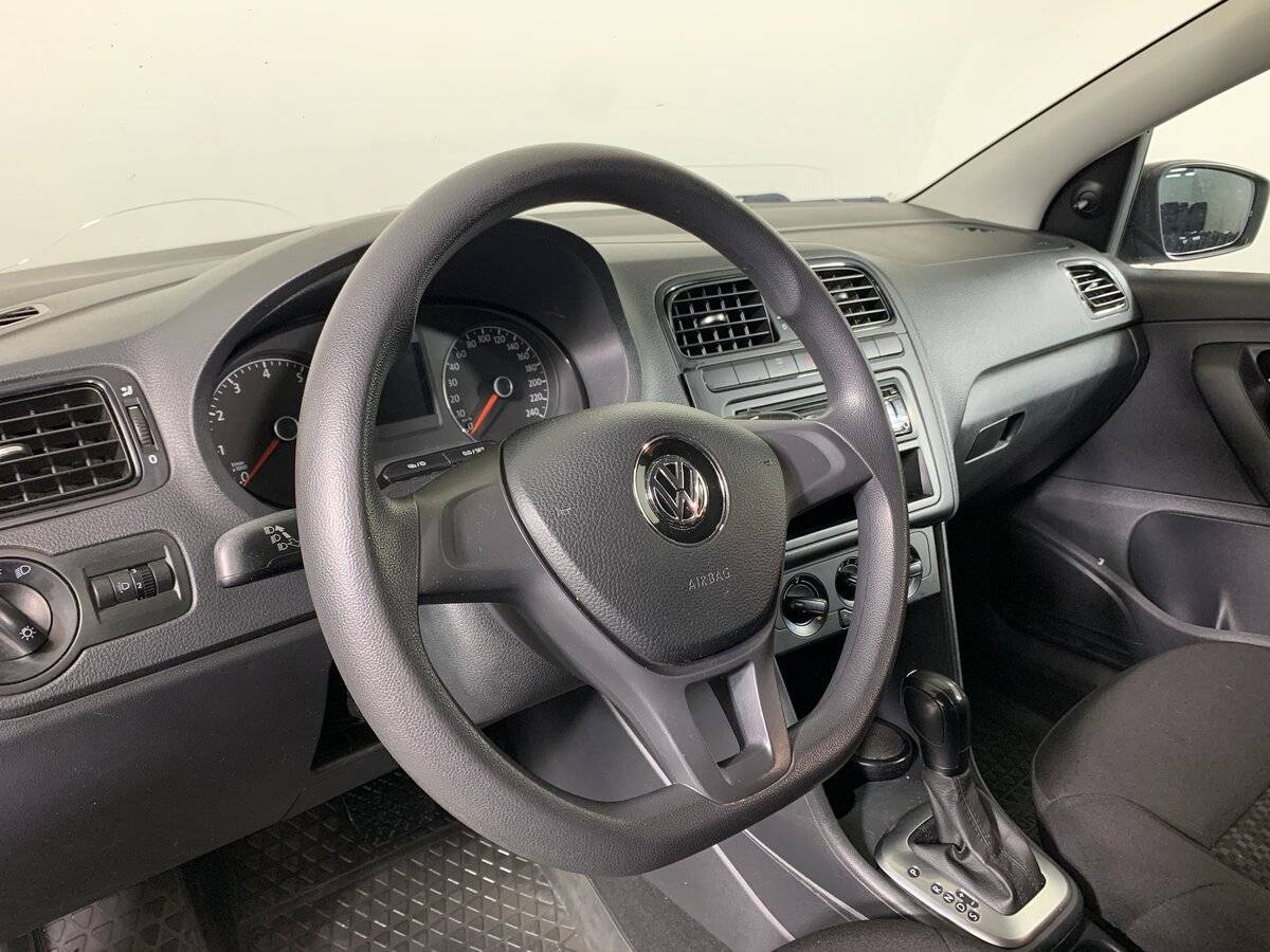 Volkswagen Polo с пробегом — 2017 год. Фото: #10