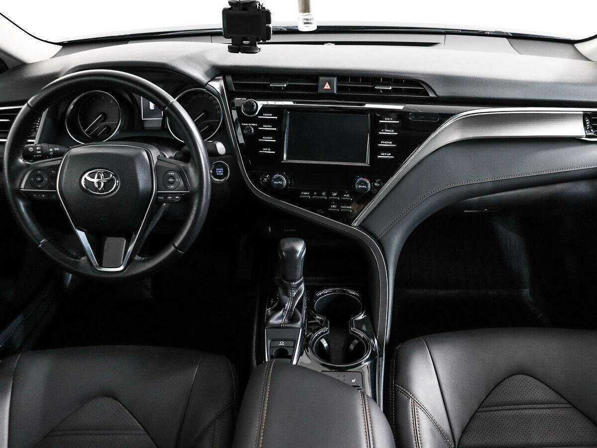 Toyota Camry с пробегом — 2020 год. Фото: #10