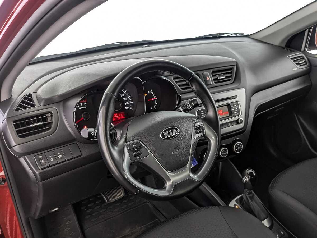 Kia Rio с пробегом — 2016 год. Фото: #10