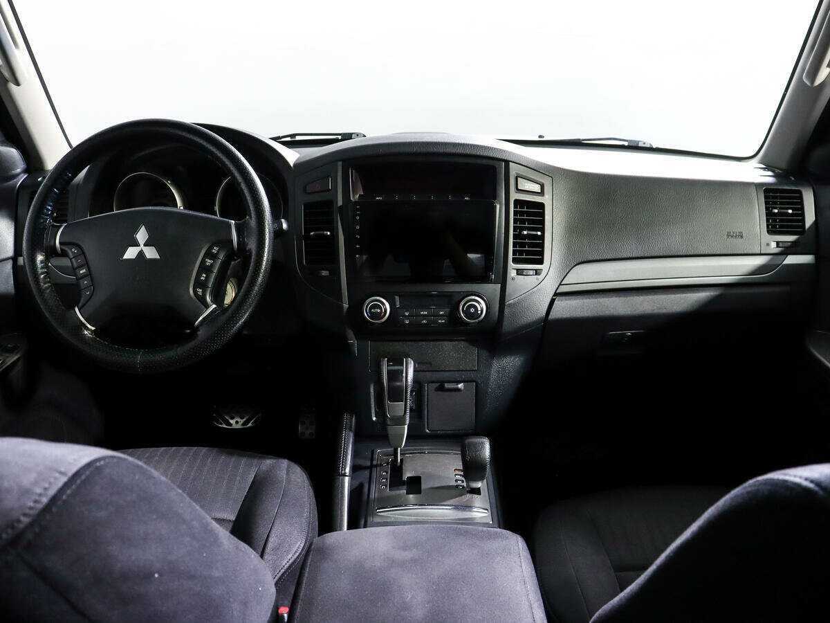 Mitsubishi Pajero с пробегом — 2012 год. Фото: #9