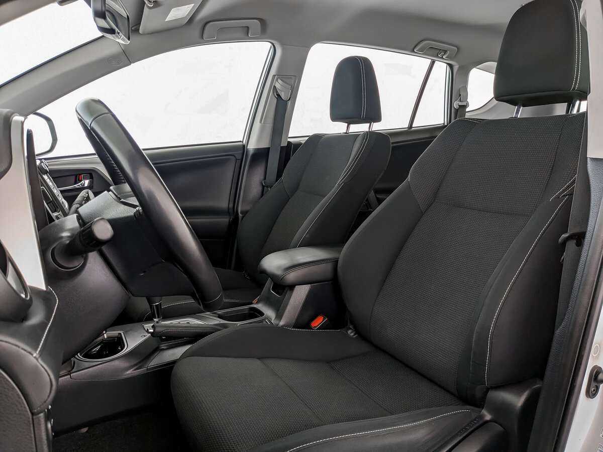 Toyota RAV4 с пробегом — 2019 год. Фото: #15