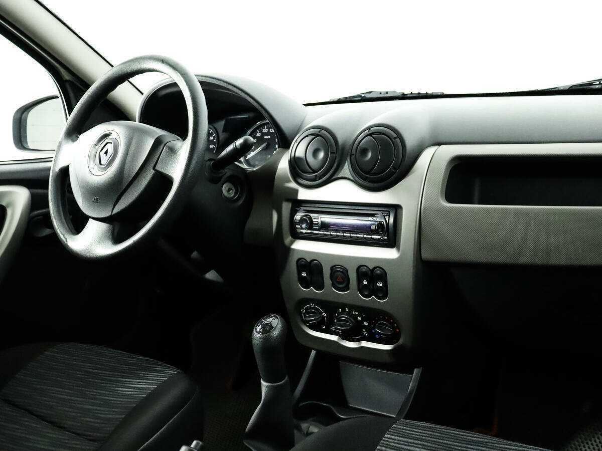 Renault Sandero с пробегом — 2014 год. Фото: #12