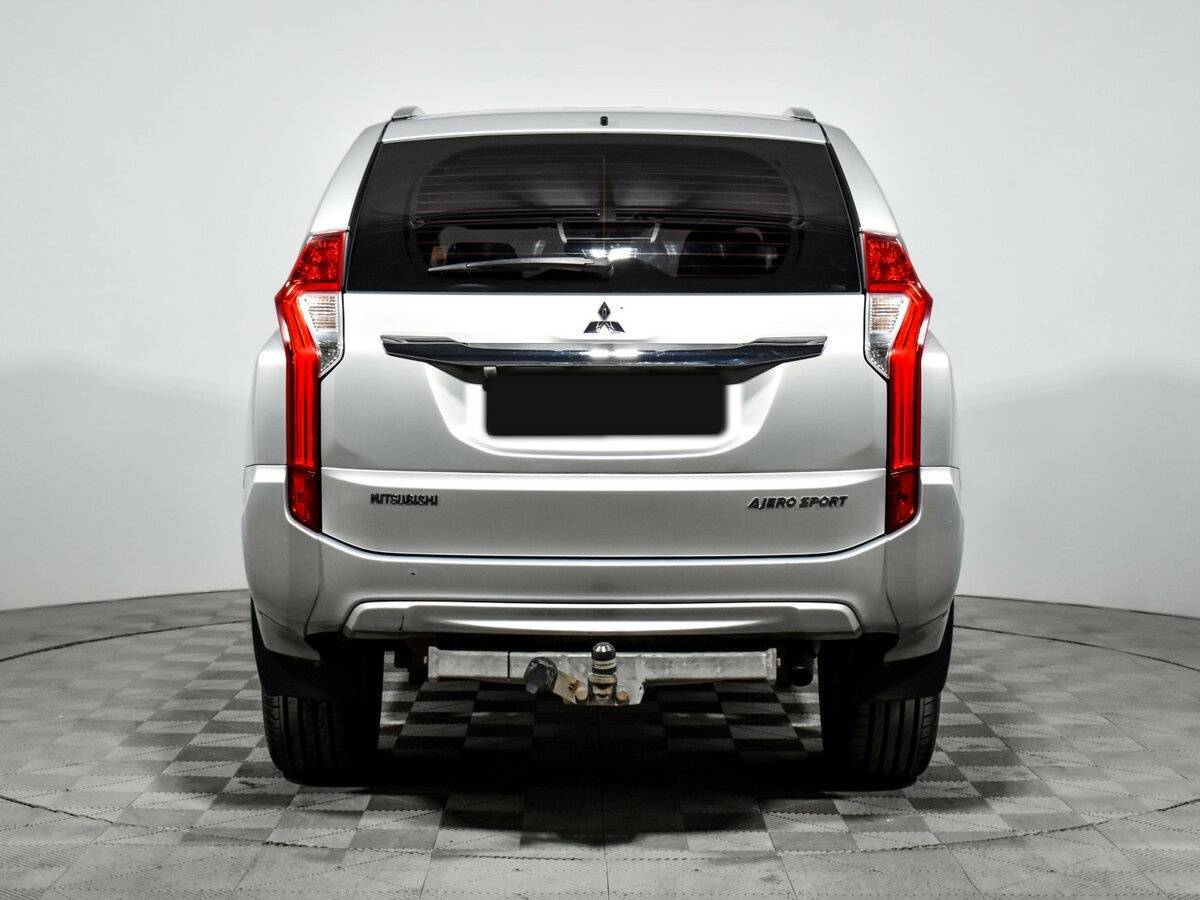 Mitsubishi Pajero Sport с пробегом — 2018 год. Фото: #4