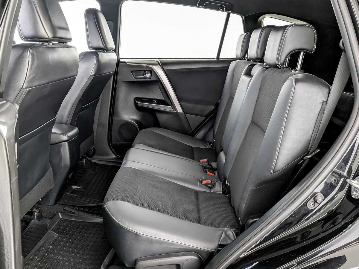Toyota RAV4 с пробегом — 2017 год. Фото: #11