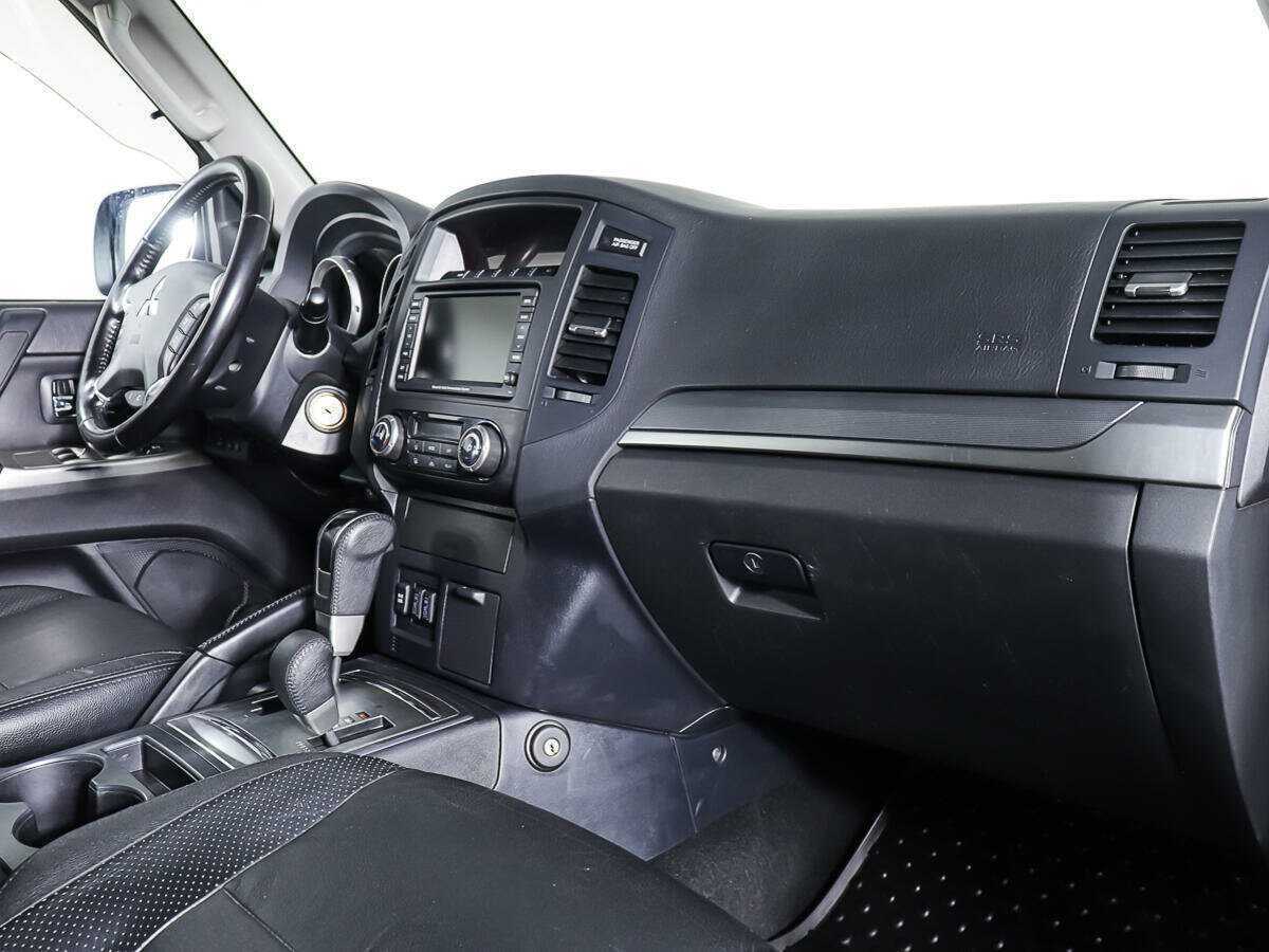 Mitsubishi Pajero с пробегом — 2012 год. Фото: #7