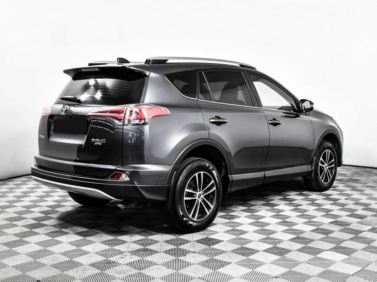 Toyota RAV4 с пробегом — 2016 год. Фото: #3
