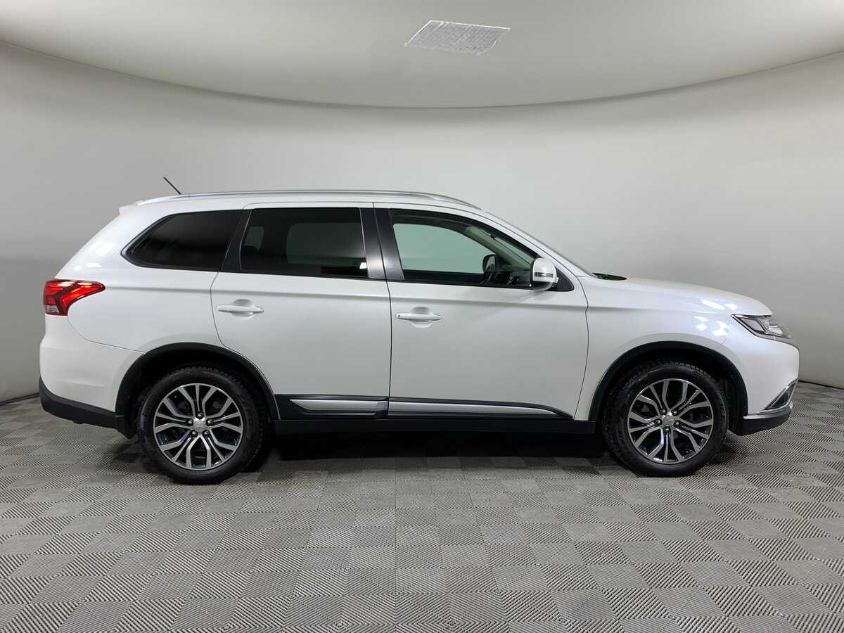 Mitsubishi Outlander с пробегом — 2016 год. Фото: #3