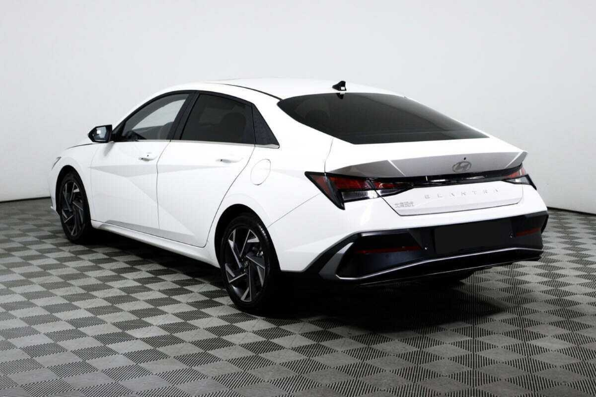Hyundai Elantra с пробегом — 2023 год. Фото: #6