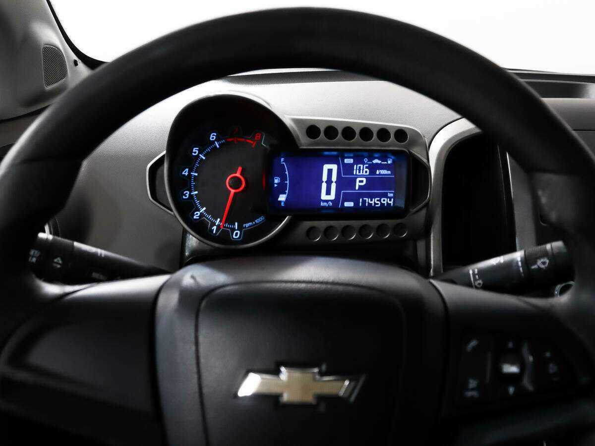 Chevrolet Aveo с пробегом — 2013 год. Фото: #15