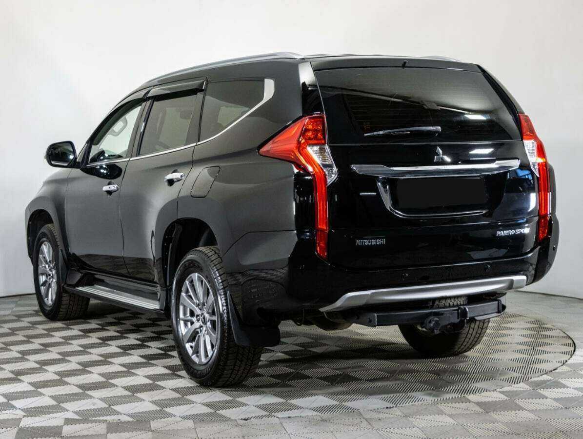 Mitsubishi Pajero Sport с пробегом — 2017 год. Фото: #6