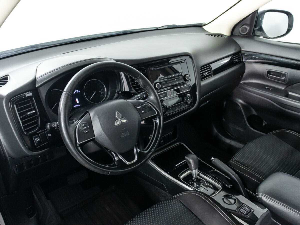 Mitsubishi Outlander с пробегом — 2020 год. Фото: #10