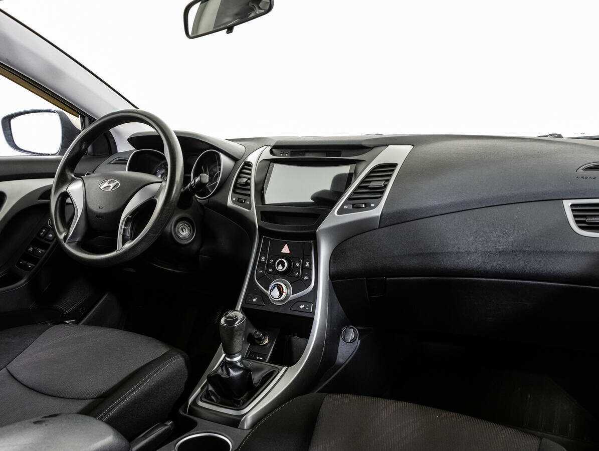 Hyundai Elantra с пробегом — 2015 год. Фото: #8