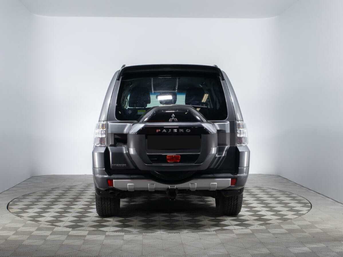 Mitsubishi Pajero с пробегом — 2017 год. Фото: #5