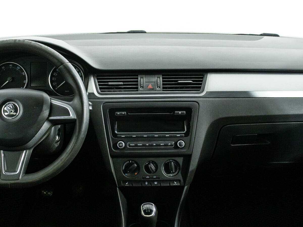 Skoda Rapid с пробегом — 2014 год. Фото: #13