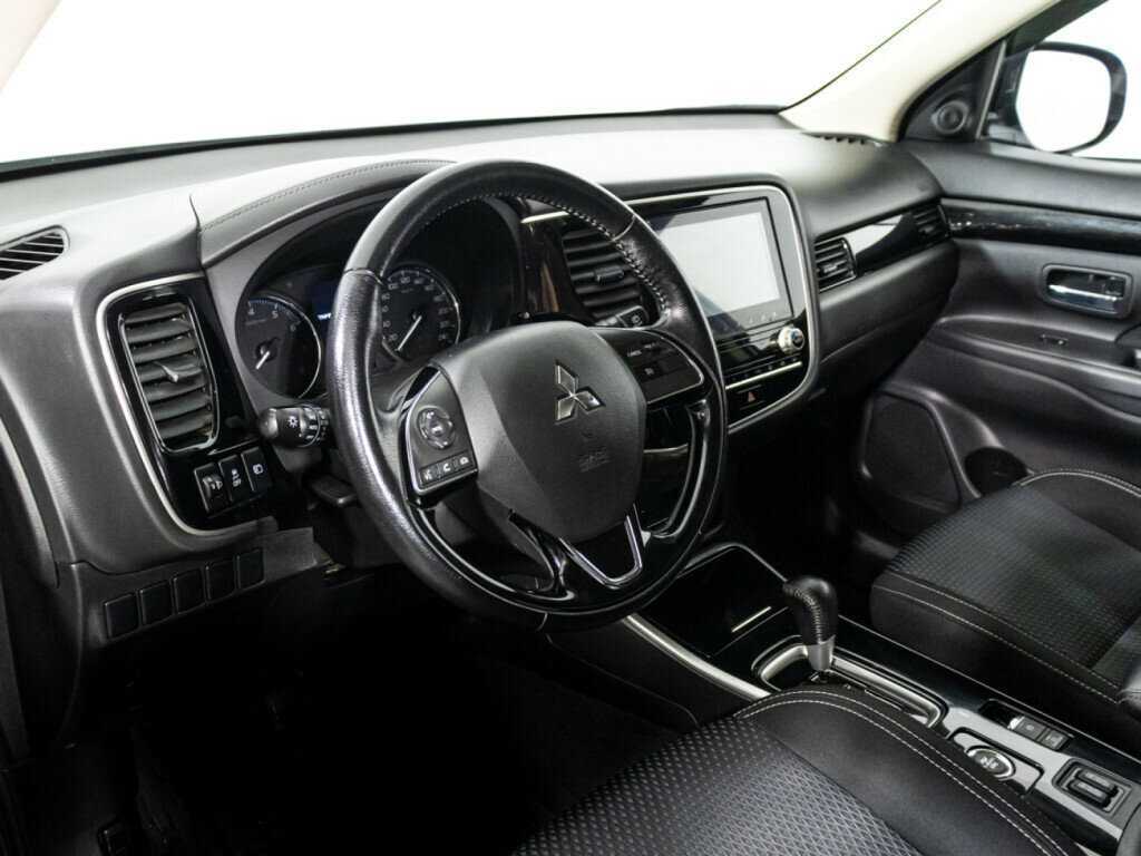 Mitsubishi Outlander с пробегом — 2021 год. Фото: #10