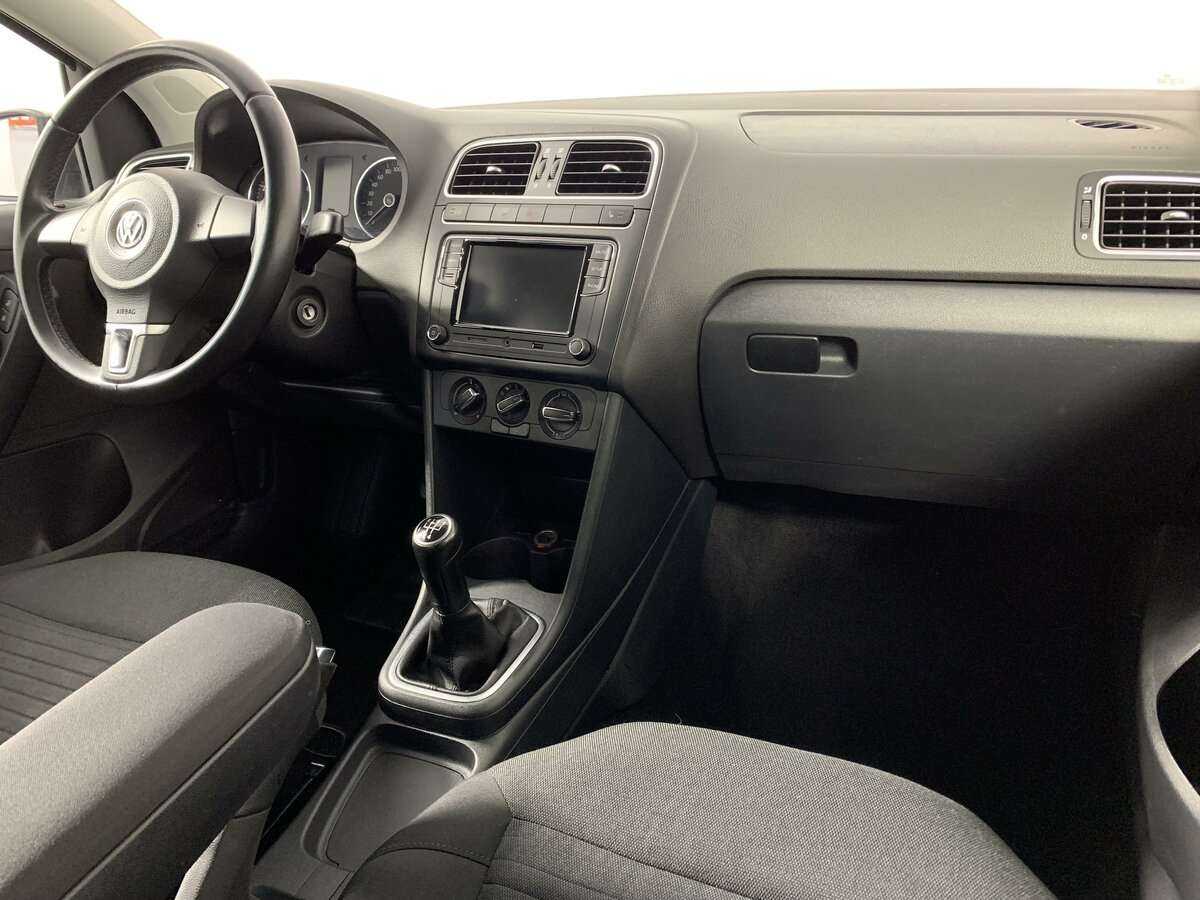 Volkswagen Polo с пробегом — 2012 год. Фото: #8
