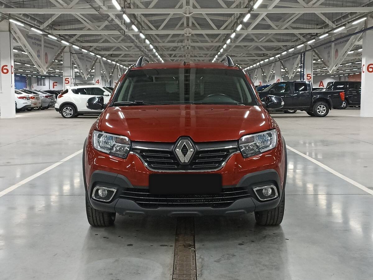 Renault Sandero с пробегом — 2018 год. Фото: #1