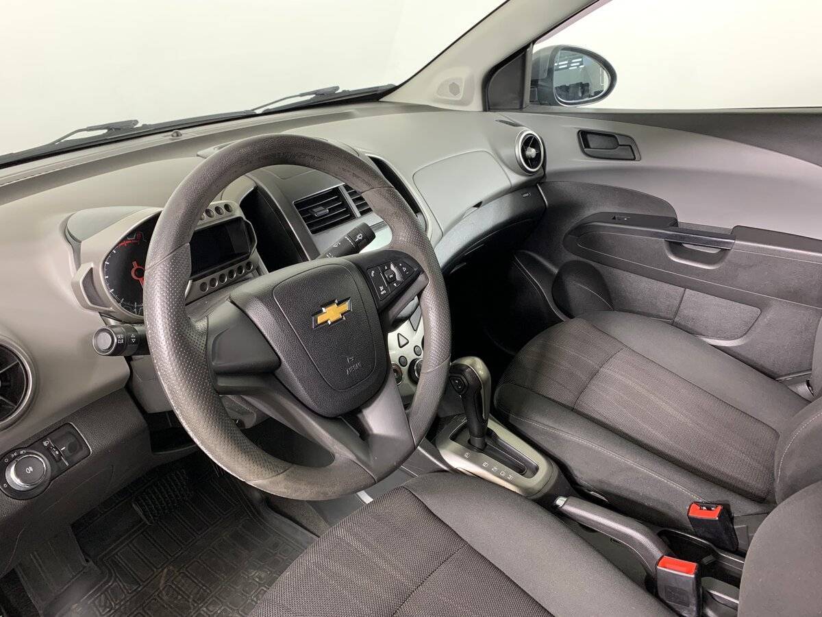 Chevrolet Aveo с пробегом — 2014 год. Фото: #10