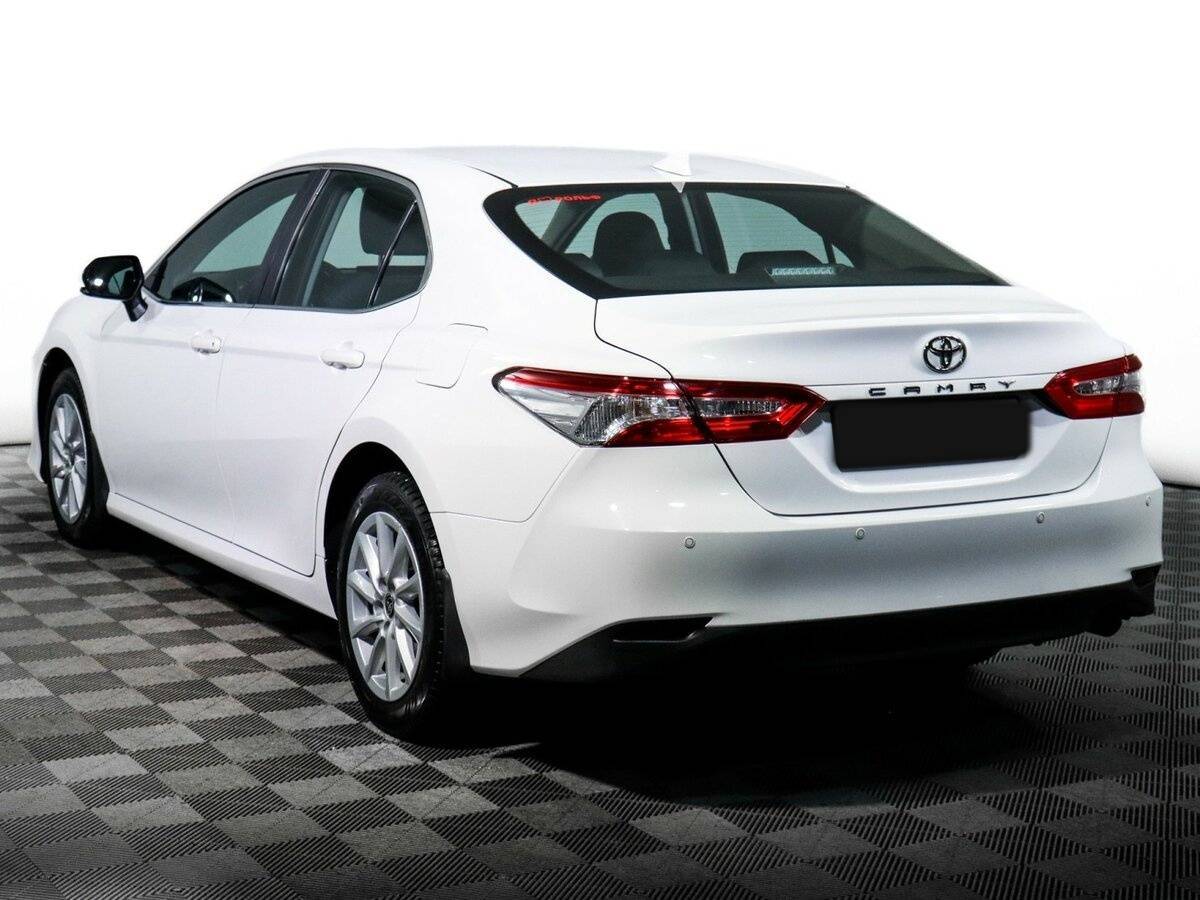 Toyota Camry с пробегом — 2021 год. Фото: #6