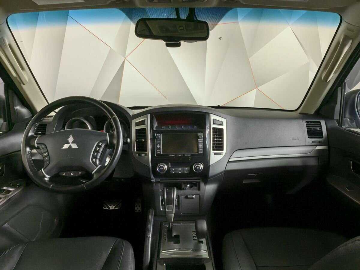 Mitsubishi Pajero с пробегом — 2015 год. Фото: #9