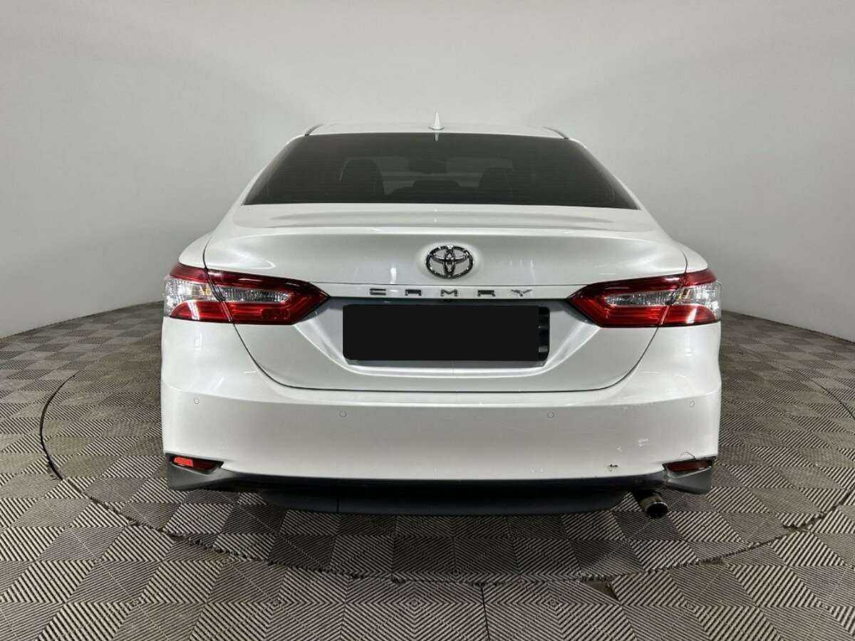 Toyota Camry с пробегом — 2021 год. Фото: #2
