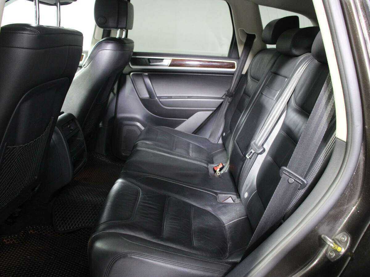 Volkswagen Touareg с пробегом — 2015 год. Фото: #6
