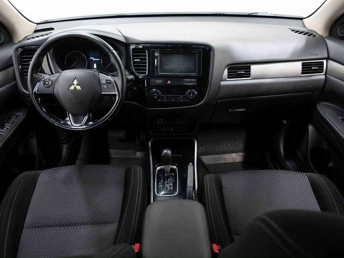 Mitsubishi Outlander с пробегом — 2017 год. Фото: #12