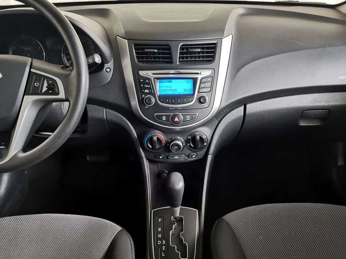 Hyundai Solaris с пробегом — 2014 год. Фото: #10