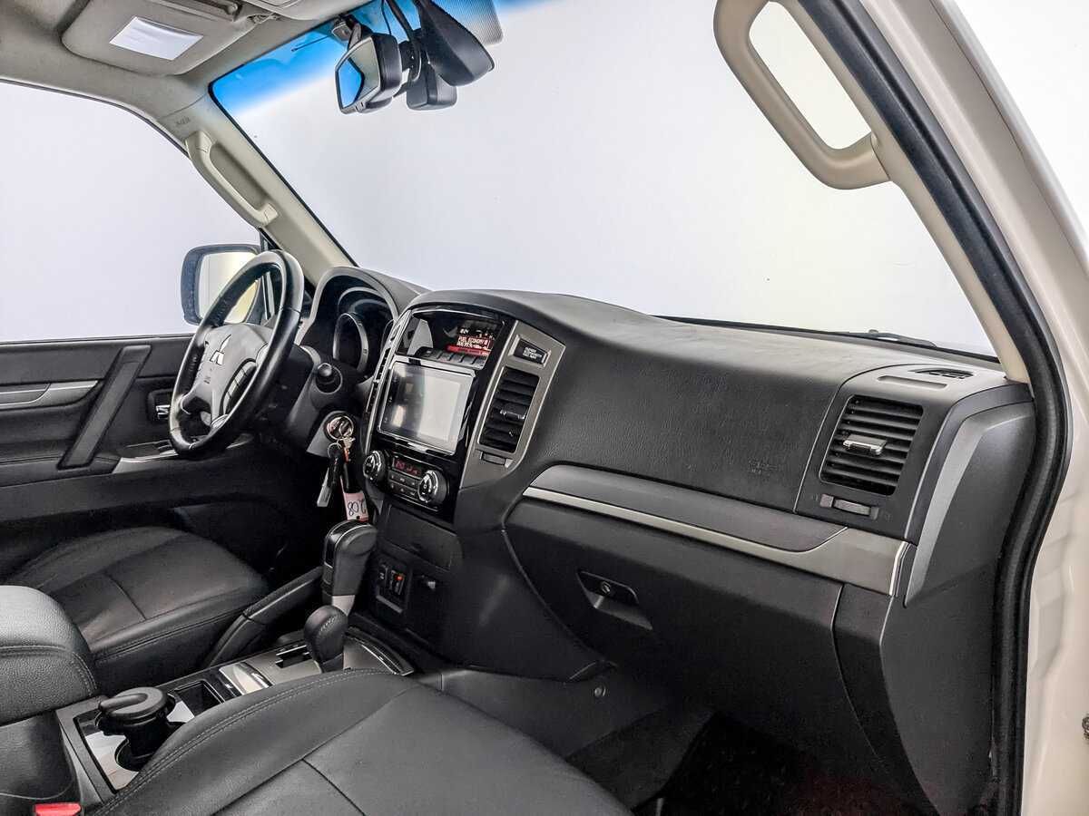 Mitsubishi Pajero с пробегом — 2019 год. Фото: #10