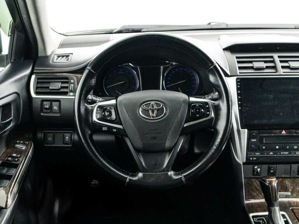 Toyota Camry с пробегом — 2018 год. Фото: #17