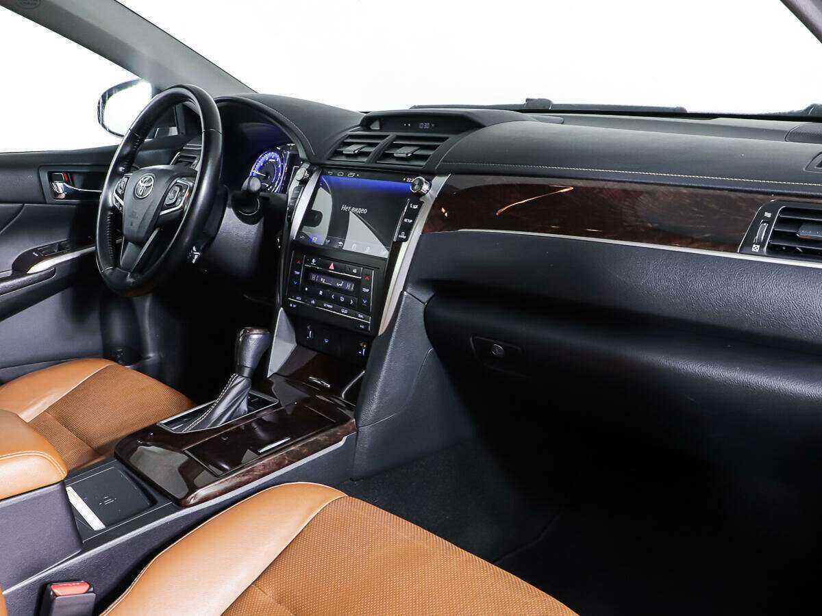 Toyota Camry с пробегом — 2017 год. Фото: #8