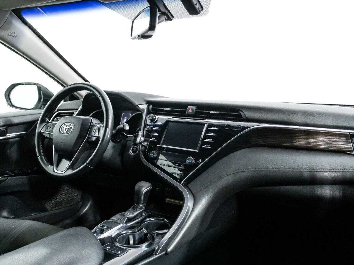 Toyota Camry с пробегом — 2019 год. Фото: #8