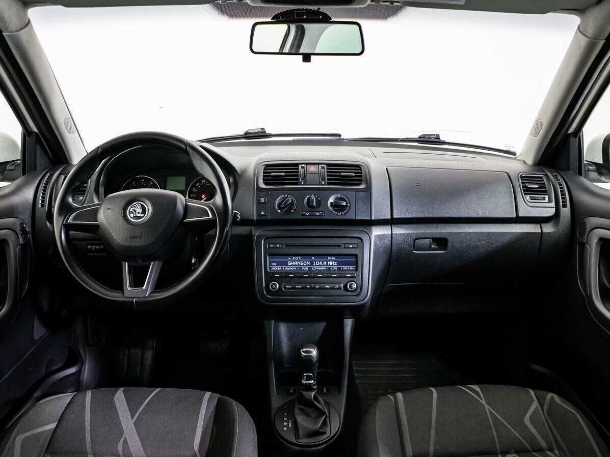 Skoda Fabia с пробегом — 2014 год. Фото: #12