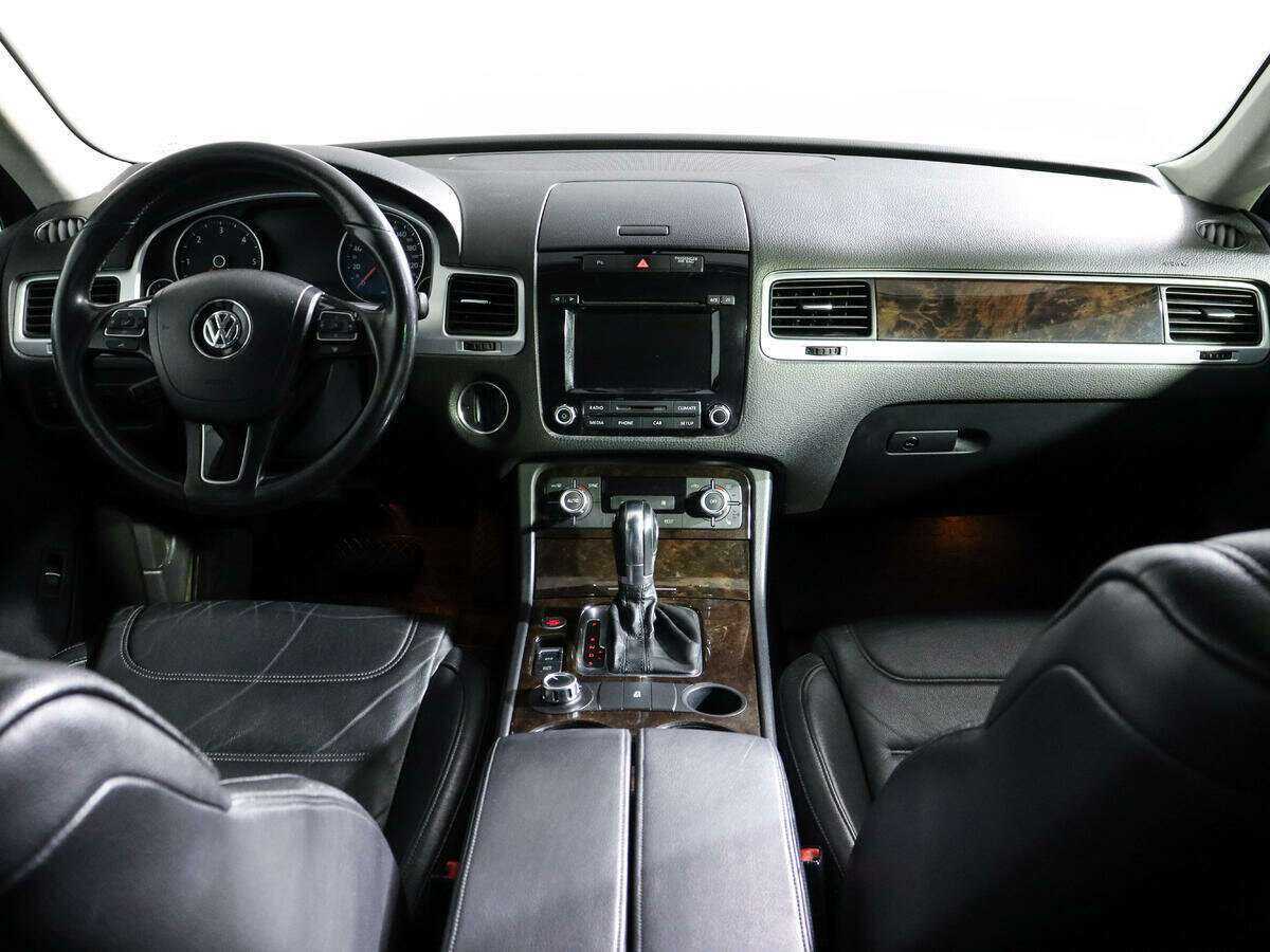 Volkswagen Touareg с пробегом — 2012 год. Фото: #11