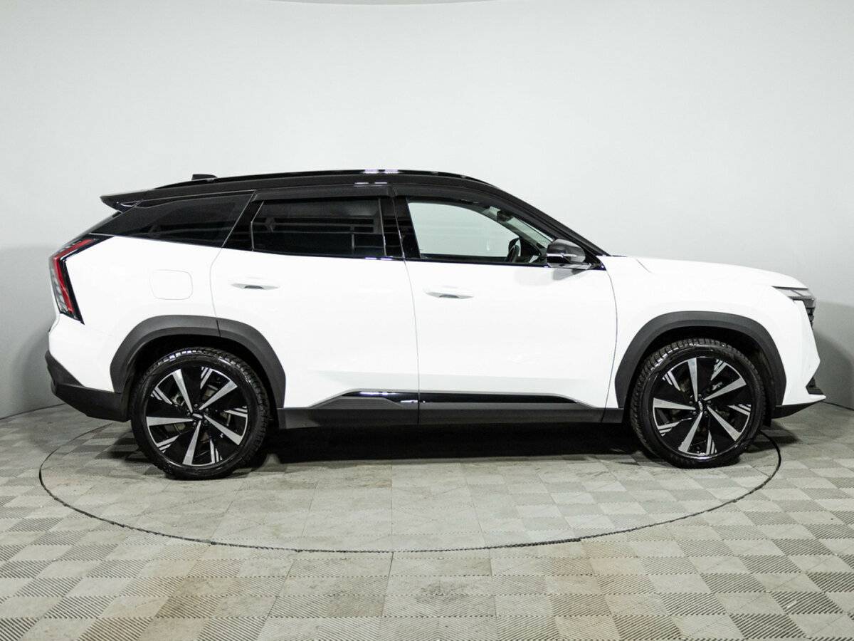 Geely Atlas с пробегом — 2024 год. Фото: #3