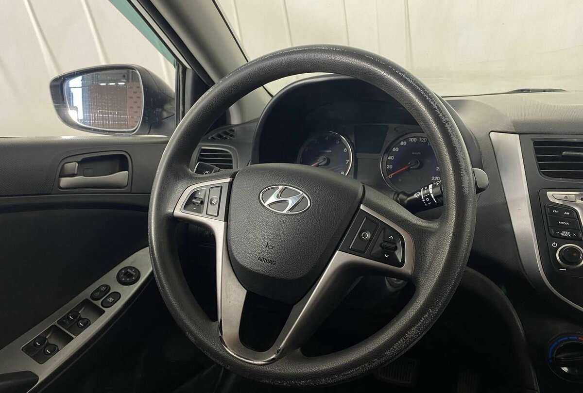 Hyundai Solaris с пробегом — 2014 год. Фото: #8