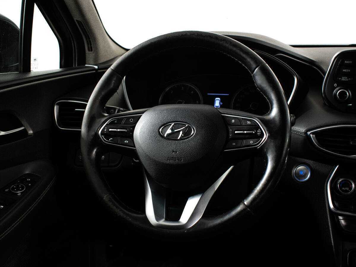 Hyundai Santa Fe с пробегом — 2018 год. Фото: #13