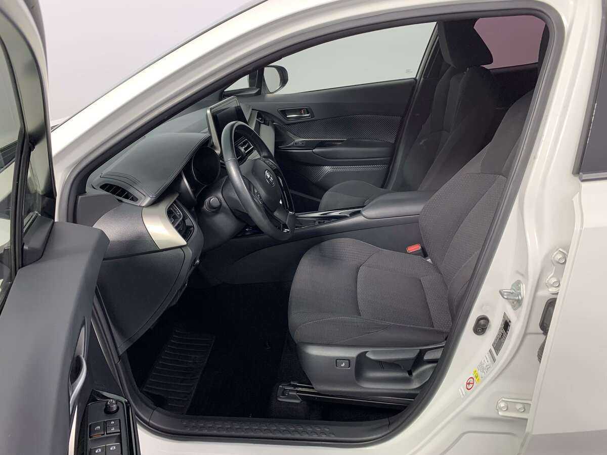 Toyota C-HR с пробегом — 2019 год. Фото: #13